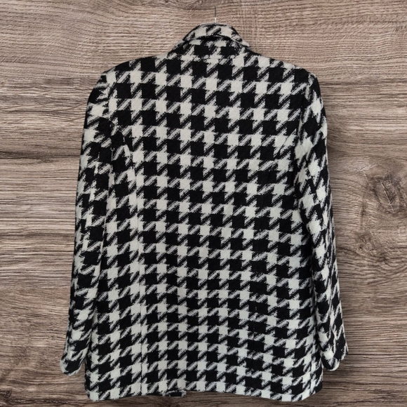 Women's Black and White Houndstooth Jacket - Picture 3 of 5